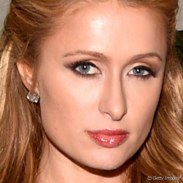 Paris Hilton abusou do gloss nos l?bios para conseguir um efeito sexy durante um evento da W Magazine